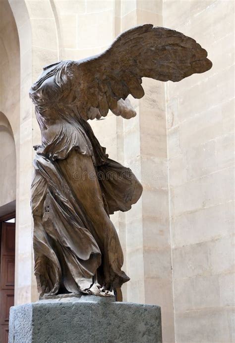 statue of nike louvre meaning